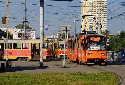 В Екатеринбурге пьяный пассажир в трамвае помочился на девочку