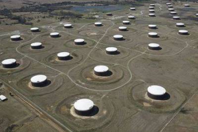 Нефть начинает неделю на новых многолетних пиках из-за тревог о поставках