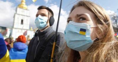 В Украине зафиксировано почти 15 тысяч новых случаев COVID-19