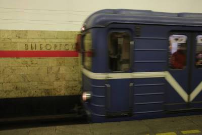 В петербургском метро объяснили, для чего нужен таймер на станции