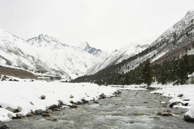 В горах Индии трое туристов погибли во время снежной бури