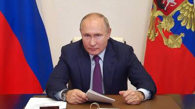 Путин затребовал отчет по оплачиваемым выходным для вакцинации от COVID-19