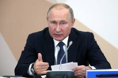 Путин указал губернаторам ввести самоизоляцию для невакцинированных граждан старше 60