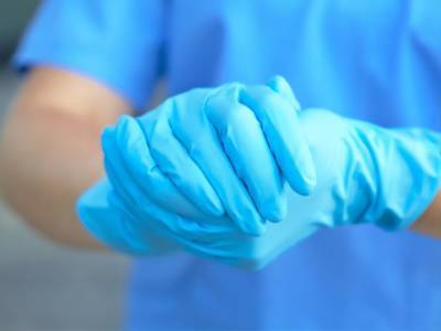 В США завезли десятки миллионов использованных медицинских перчаток