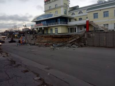 На дорогу в Рязани рухнула часть эстакады у бывшего «Полсинаута»
