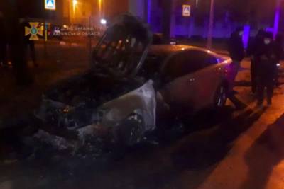 В Харькове подожгли Lexus работника Генпрокуратуры