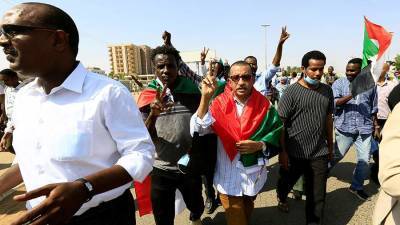 Военные в Судане открыли стрельбу по участникам протеста