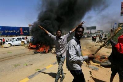 Захватившие власть в Судане военные объявили в стране чрезвычайно положение