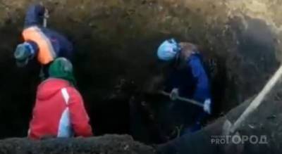 Жители Моргаушского района устали жить без воды: пенсионерки взялись за лопаты