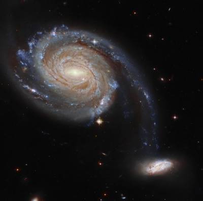 Телескоп Хаббл обнаружил пару ссорящихся галактик