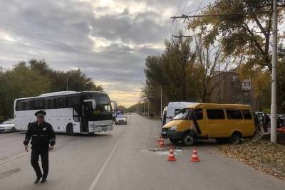 В результате столкновения автобуса Волгодонск – Геленджик и маршрутки пострадали восемь человек