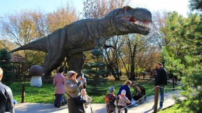 Парк "Сказка" ждет посетителей на школьных каникулах