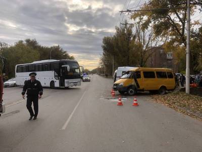 Следователи начали проверку аварии рейсового автобуса и маршрутки в Волгодонске