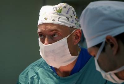Главный онколог Минздрава напомнил мужчинам о риске рака молочной железы