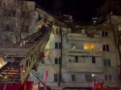 В жилом доме в Набережных Челнах прогремел взрыв (видео)