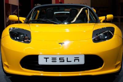 Капитализация Tesla движется к $1 трлн после рекордного заказа Hertz на 100.000 машин