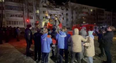 «Из-под завалов слышны голоса, просят помощи»: взрыв в жилом доме в Набережных Челнах