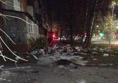 В Рязани полицейские задержали дебошира, бросавшего вещи с балкона