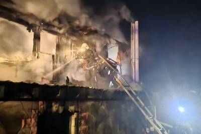 В Курске на Суворовской сгорел двухэтажный жилой дом