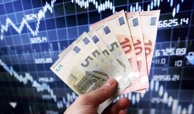 Евро упал ниже 81 рубля впервые с 2020 года