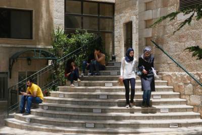 Почему учителя арабских школ Израиля жалуются на дискриминацию?