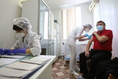 В Курской области медики начали предлагать лечить от COVID-19 непривитых курян за их счет