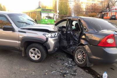 В Воронеже в ДТП с двумя легковушками и маршруткой №88а пострадало три человека
