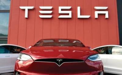 Рыночная стоимость производителя электромобилей Tesla впервые превысила 1 триллион долларов