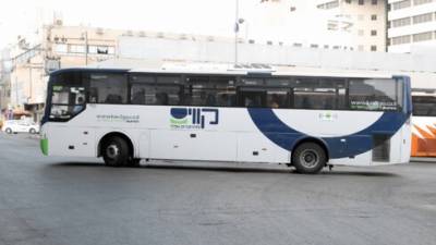 Водителя автобуса уволили из-за жалоб: "Болтает по телефону и резко тормозит"