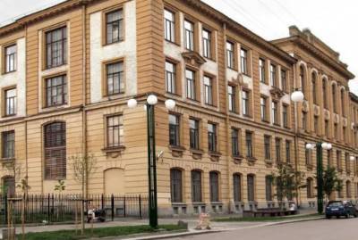 Гимназию в Центральном районе отремонтируют за 33 млн рублей