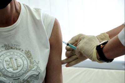 В Кузбассе власти дарят подарки за вакцинацию от COVID-19