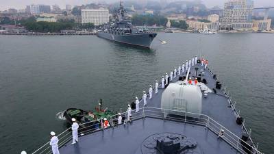 Япония выразила обеспокоенность проходами кораблей России и Китая