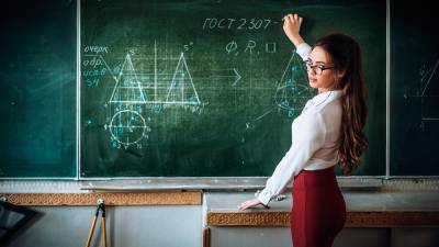 Молодая учительница из Новосибирска пожаловалась на зарплату в 30 000 рублей