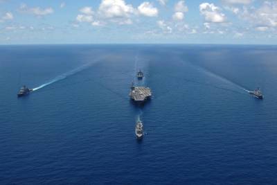 Власти Японии выразили протест России и Китаю из-за прохода военных кораблей