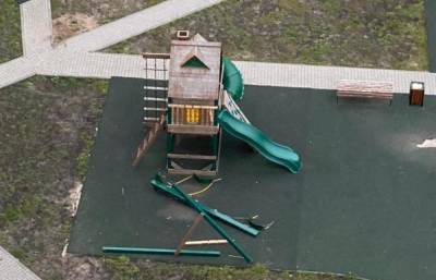 В Твери выявлены нарушения в обслуживании площадки, где под ребенком рухнули качели