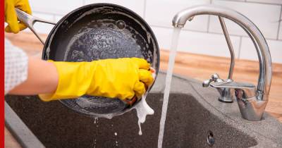 Как отмыть даже самую грязную сковородку: 6 простых хитростей