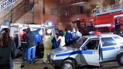 Полицейские спасли людей из горящего дома в Екатеринбурге