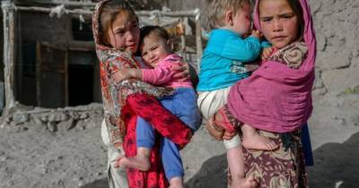 В Афганистане голодающая семья продала ребенка за $500
