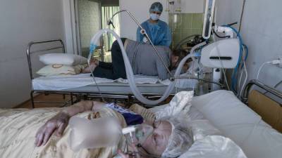 Украина начала закупать кислород для больных коронавирусом в Польше