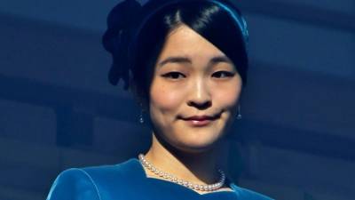 Принцесса Японии уехала на свадьбу с однокурсником на фоне протестов в Токио