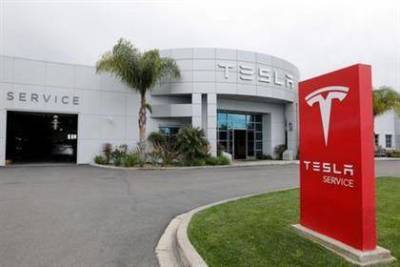 Капитализация Tesla превысила $1 трлн после рекордного заказа Hertz на 100 000 машин