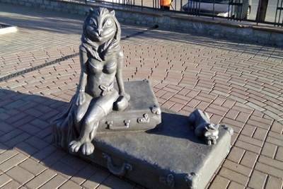 Спикер думы Зауралья заявил, что скульптуру кошки вернуть на привокзальную площадь