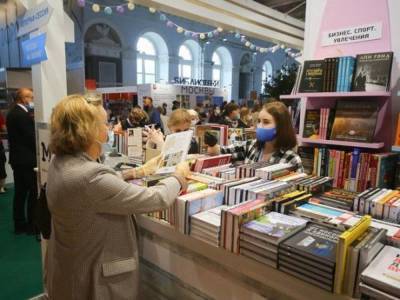 «Коммерсант»: Издатели ждут замедления роста книжного рынка из-за локдауна