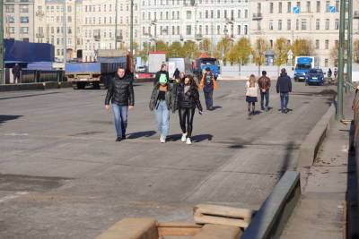 Бюджетники ликуют, частники грустят: как петербуржцы отнеслись к локдауну с 30 октября по 7 ноября