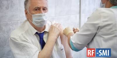 Жириновский признался, что за полтора года сделал семь прививок