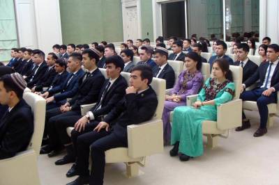 Посольство России в Туркменистане открыло предварительную запись на оформление виз для студентов