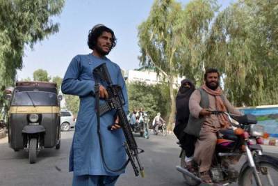 Очевидец сообщил, что талибы открыли стрельбу в очереди у авиакасс в Кабуле - argumenti.ru - Россия - Иран - Афганистан - Кабул