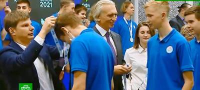 Андрей Аршавин вручил медали футболистам из Петрозаводска