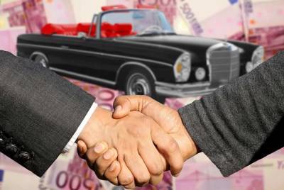 Аналитики призвали россиян срочно продавать и покупать автомобили