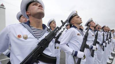 Офицеры запаса ВМФ России получат право носить кортики без оформления разрешения